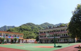 寧強縣鐵鎖關(guān)鎮(zhèn)周家壩小學(xué)“農(nóng)耕文化”進(jìn)校園縮略圖