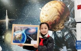 新華社關(guān)注！漢中大山女孩的航天夢想上“天宮”了 →縮略圖