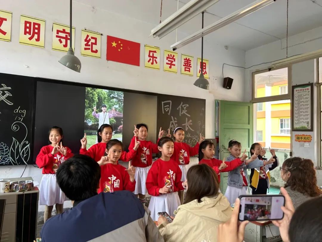 提燈引路 育夢成光——西鄉(xiāng)縣東關(guān)小學2023學年度春季學期家長會紀實 提燈引路 育夢成光——西鄉(xiāng)縣東關(guān)小學2023學年度春季學期家長會紀實